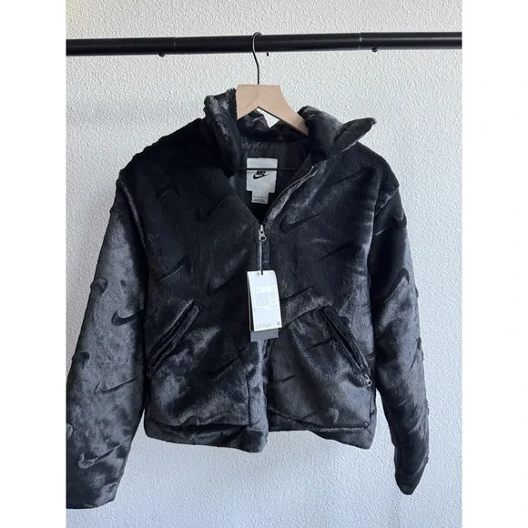 SIZE XS Nike Sportswear EssentialWomen's Loose Fur All Over Print Faux fur - Picture 1 of 8